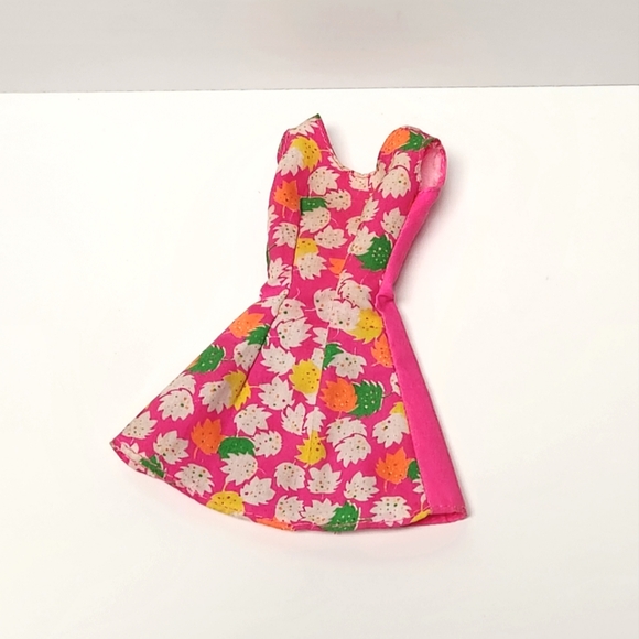 5/$20  1996 Barbie 6 Complete Fashions Dress - Picture 3 of 5